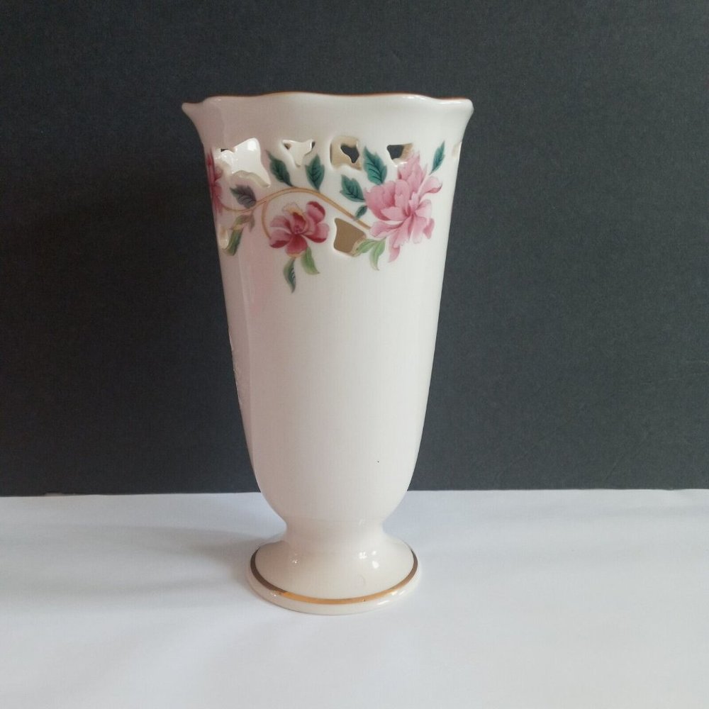 Lenox BARRINGTON COLLECTION 7" Footed Pierced Keyhole Vase Made in USA